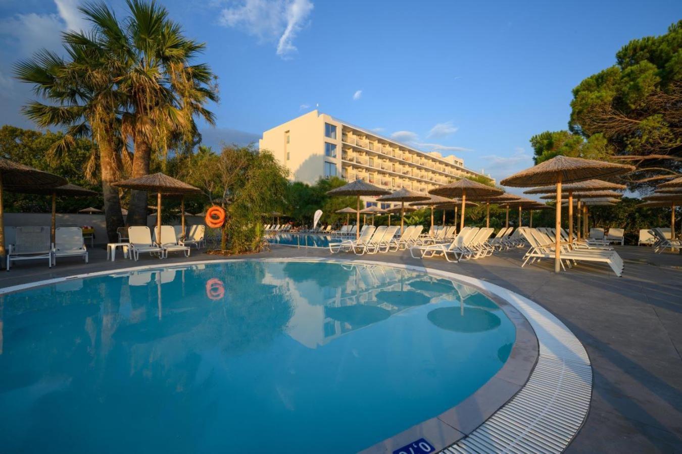 Ninos Grand Beach Resort Kastrosikia Eksteriør billede
