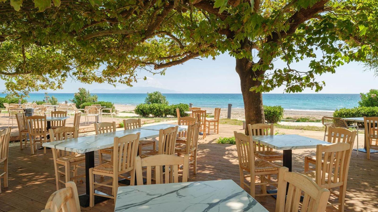 Ninos Grand Beach Resort Kastrosikia Eksteriør billede