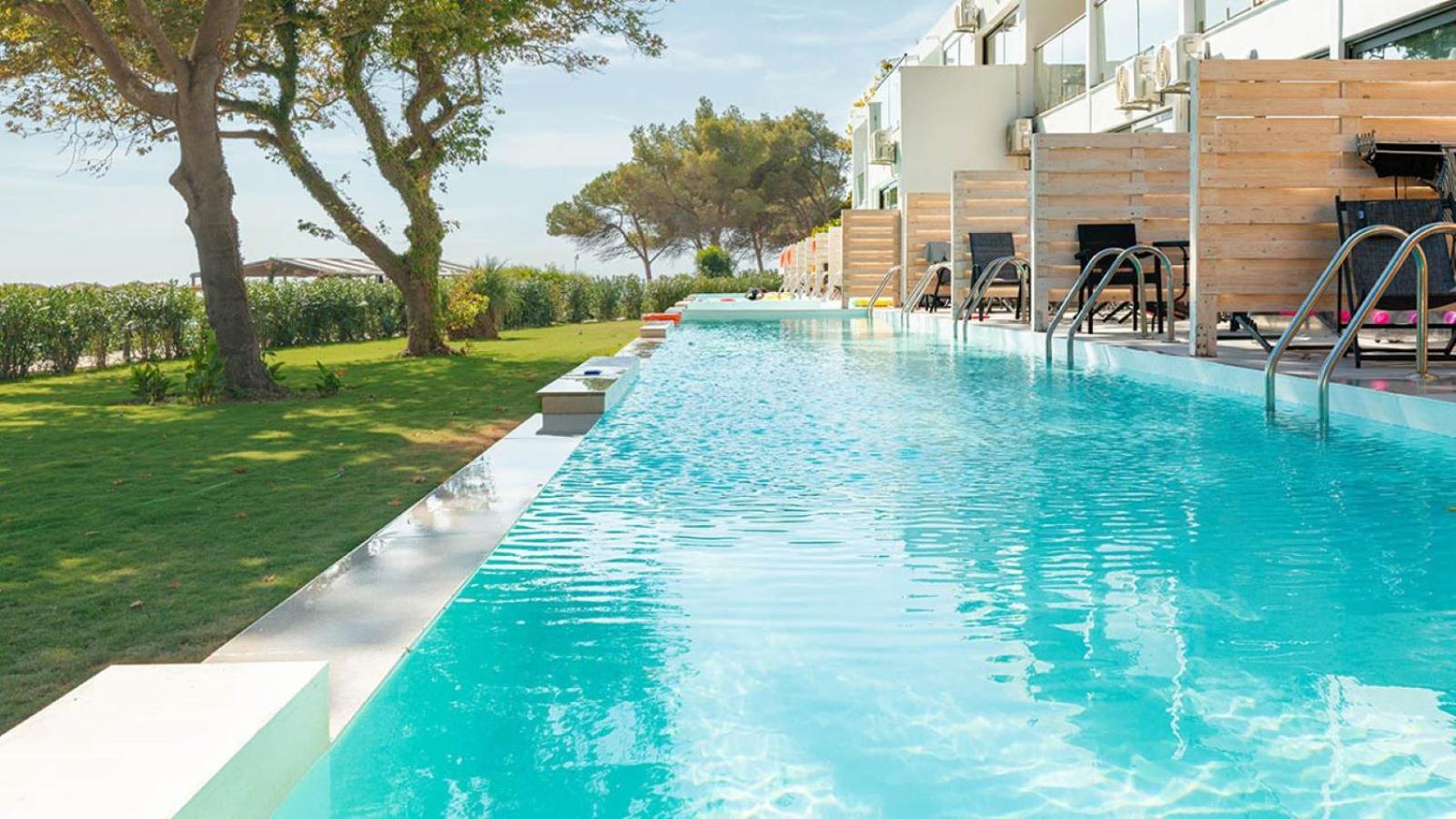 Ninos Grand Beach Resort Kastrosikia Eksteriør billede
