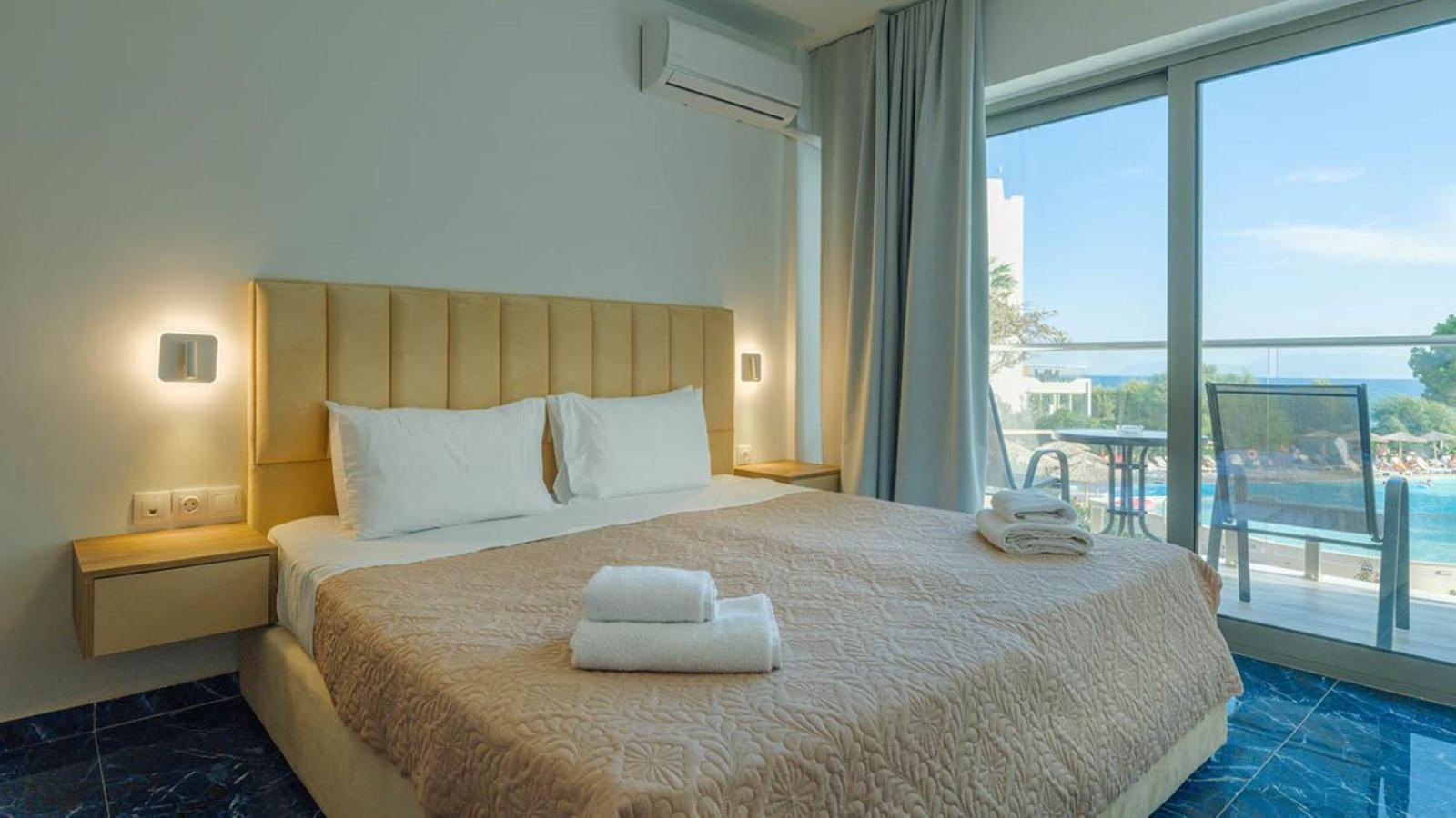 Ninos Grand Beach Resort Kastrosikia Eksteriør billede