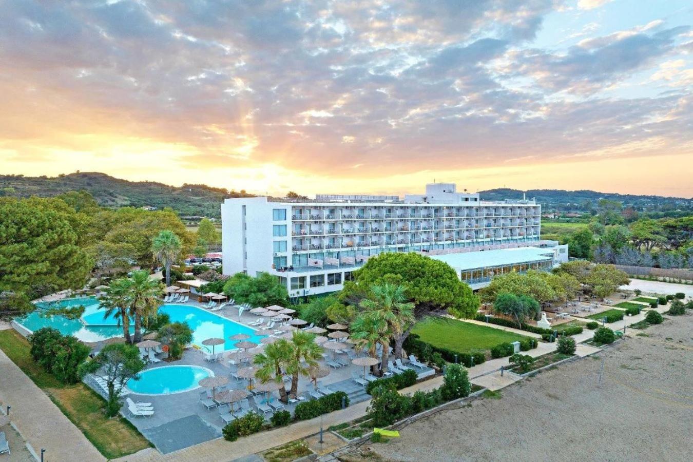 Ninos Grand Beach Resort Kastrosikia Eksteriør billede