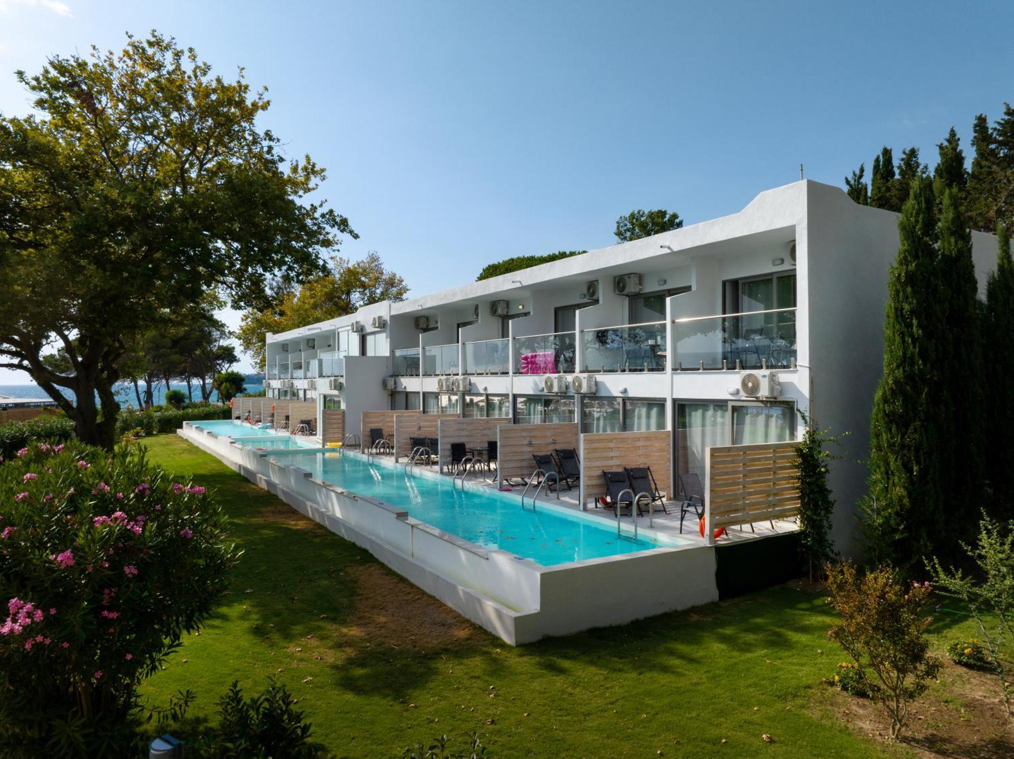 Ninos Grand Beach Resort Kastrosikia Eksteriør billede