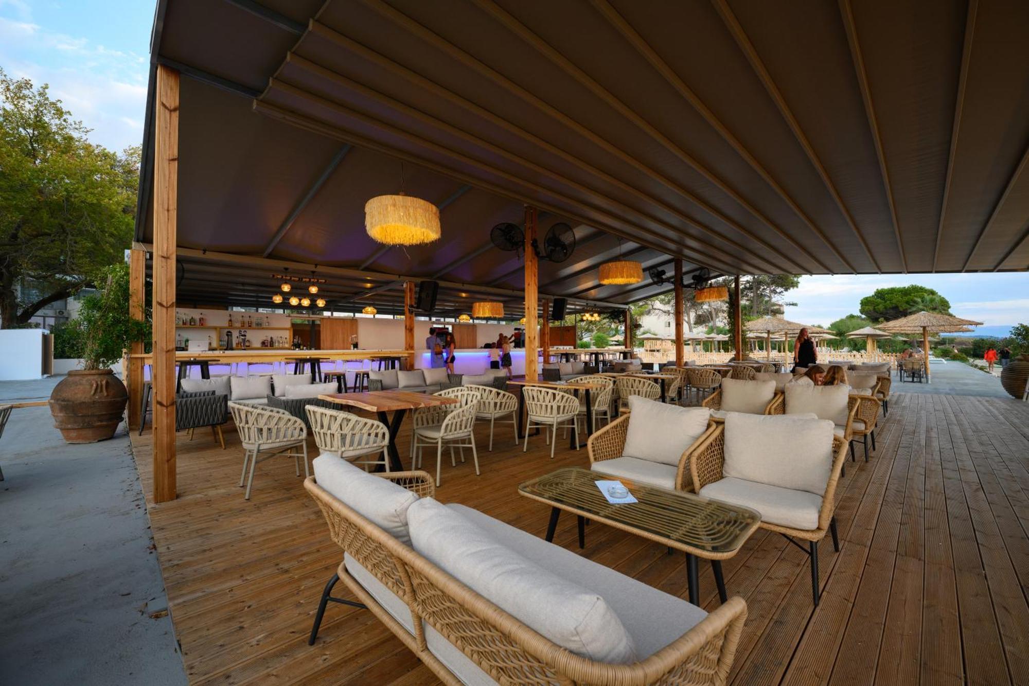Ninos Grand Beach Resort Kastrosikia Eksteriør billede