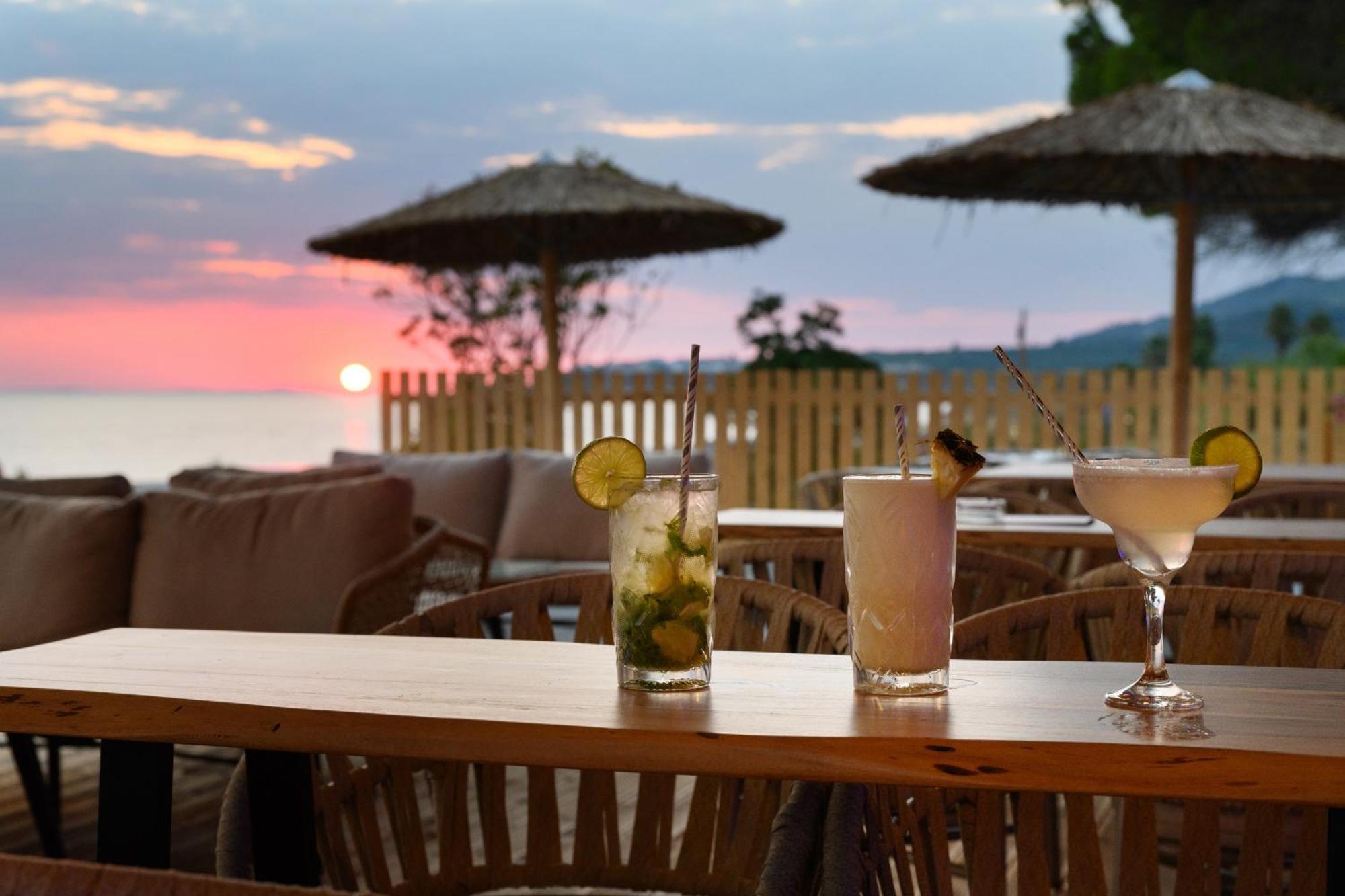 Ninos Grand Beach Resort Kastrosikia Eksteriør billede