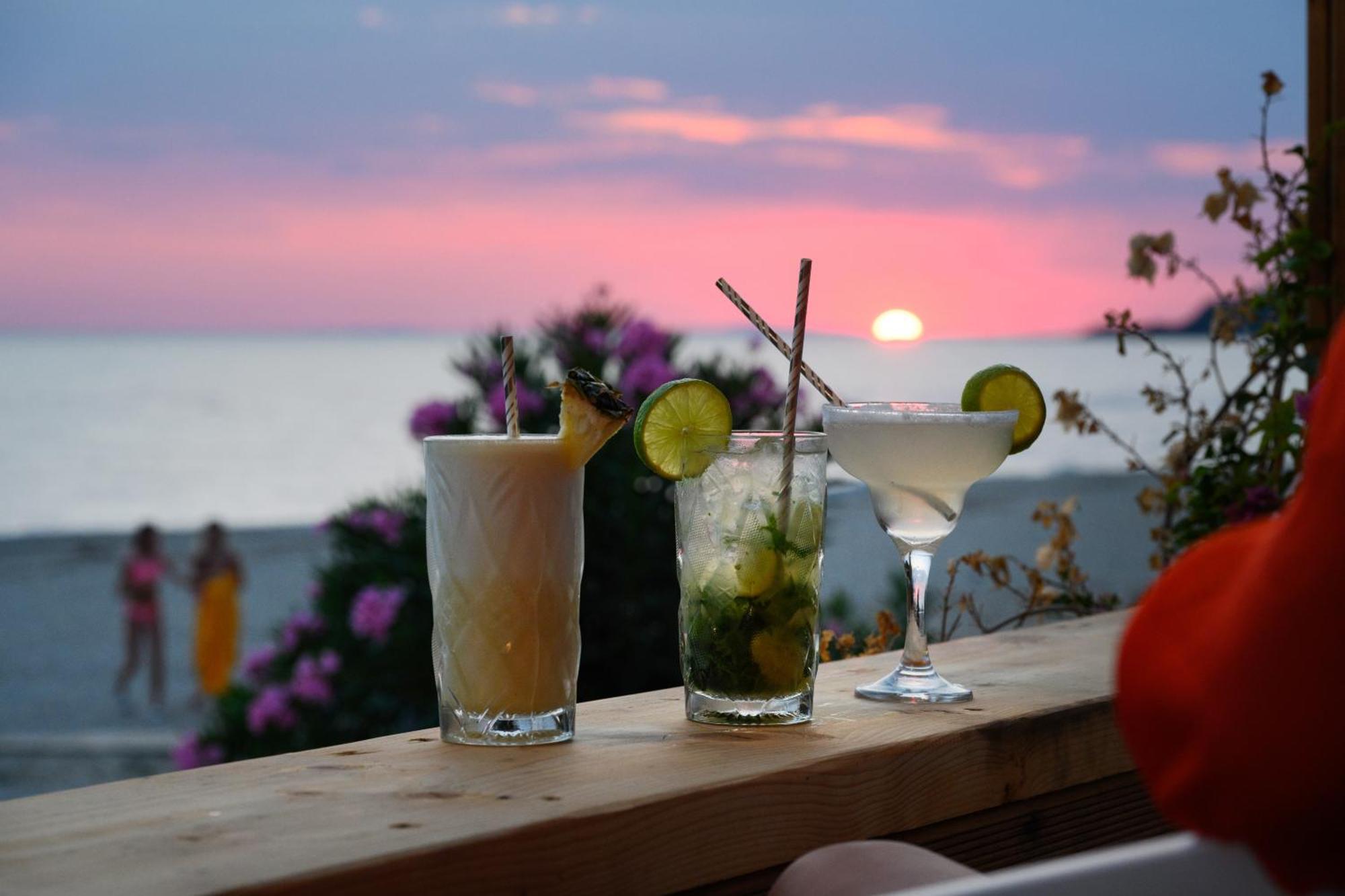 Ninos Grand Beach Resort Kastrosikia Eksteriør billede