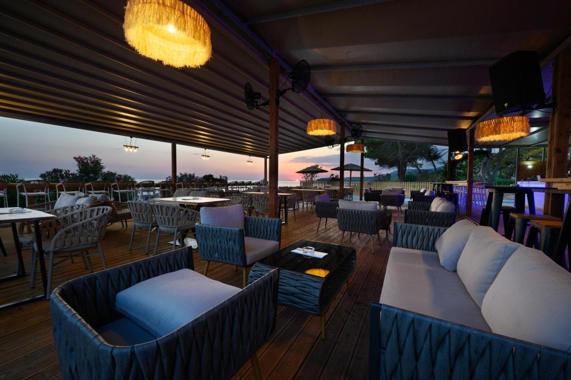 Ninos Grand Beach Resort Kastrosikia Eksteriør billede