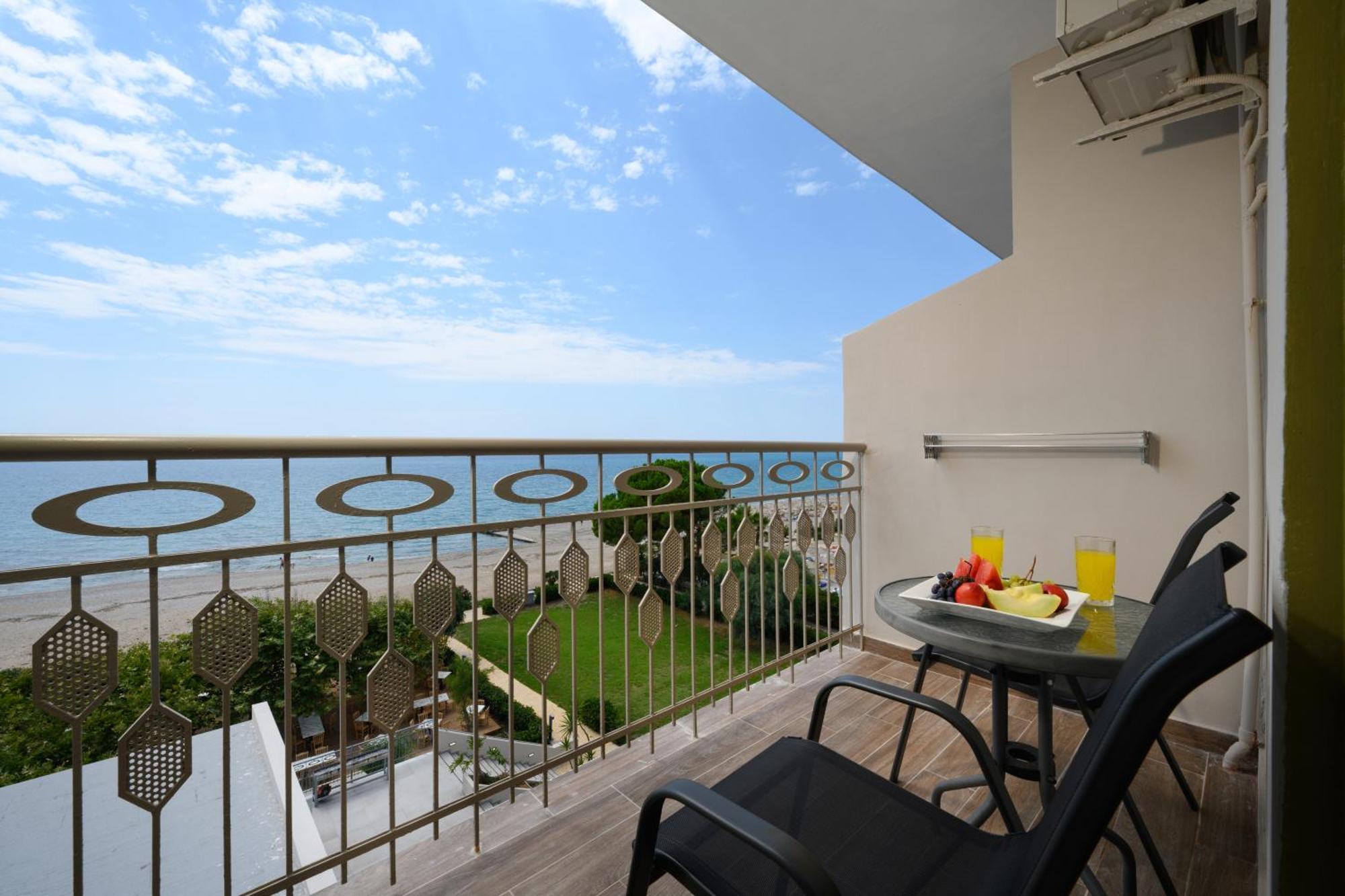 Ninos Grand Beach Resort Kastrosikia Eksteriør billede